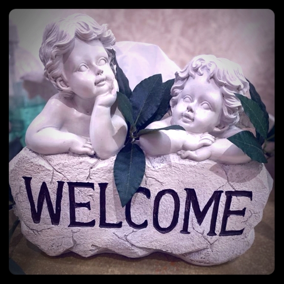 Meet your Posher, Ivy - Picture 1 of 1